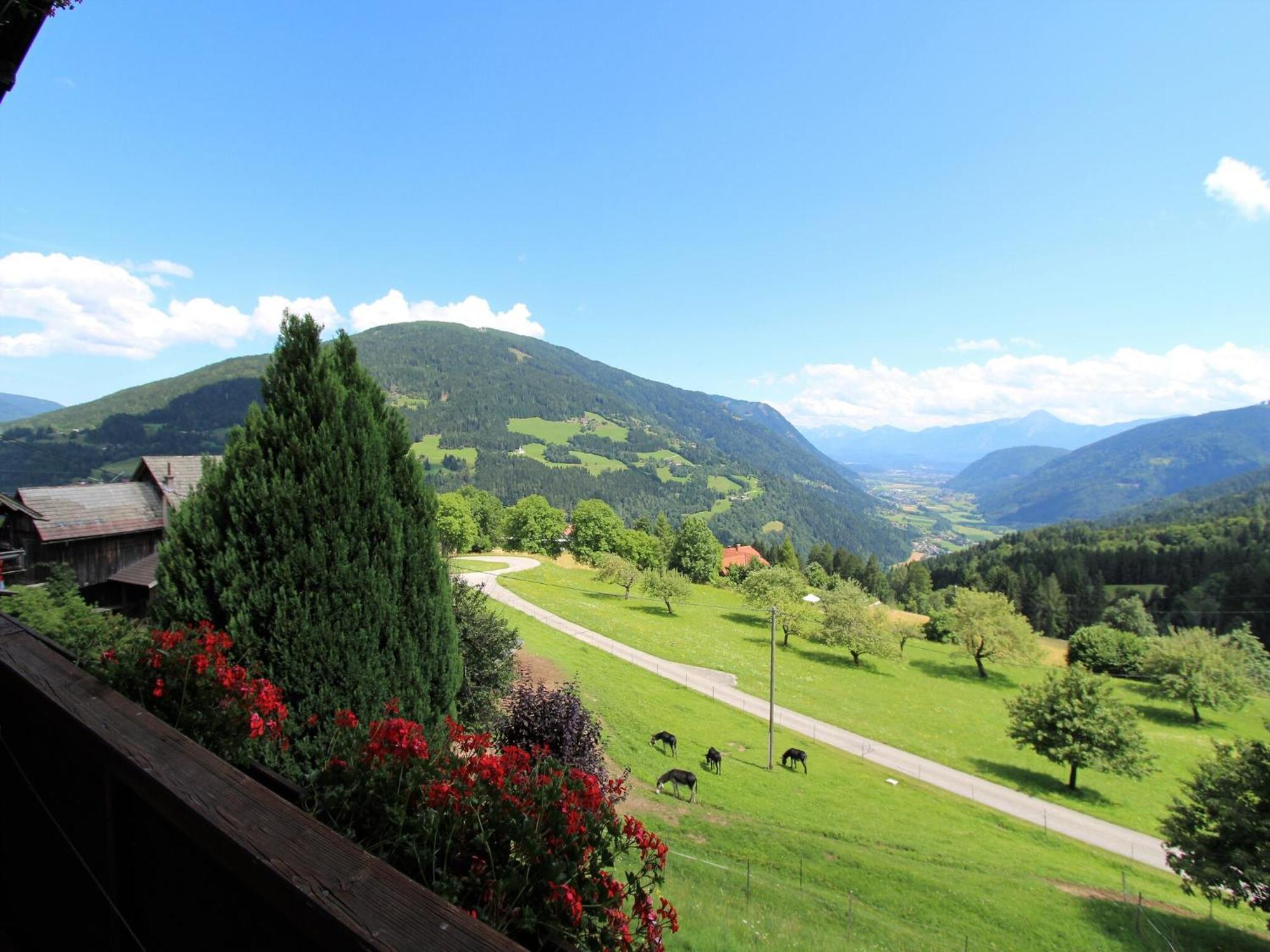 Cozy Apartment In Afritz Am See Near Gerlitzen Ski Area Extérieur photo